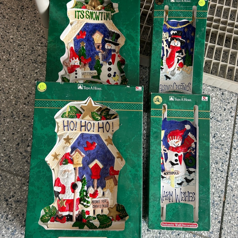 Holiday Wall Decorations Set